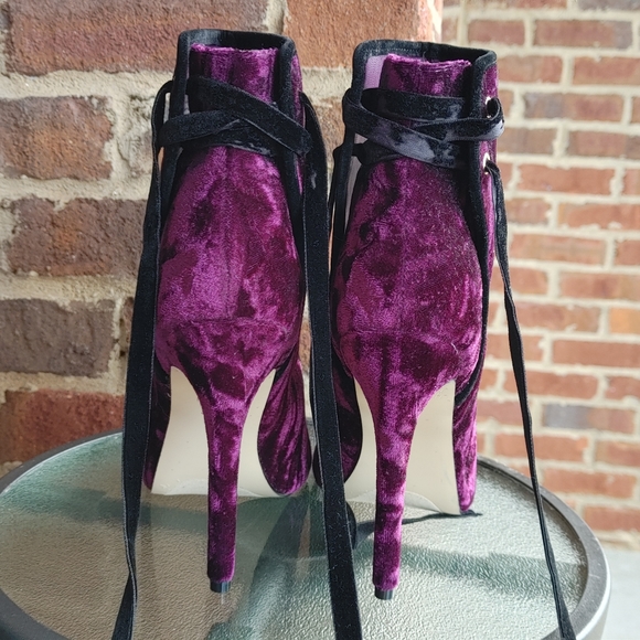 Stiletto Heeled Peeptoe Bootie - Picture 4 of 15